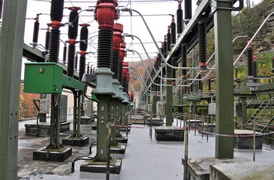 电力工程怎样在不停电的情况下维修高压输电设备